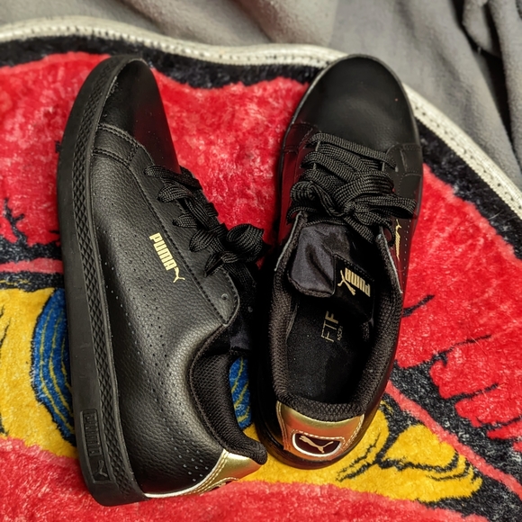 Metallic gold and black Pumas. Size 7 Like new. - Picture 3 of 5
